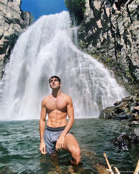 Taylor Perez De A Barraca Do Beijo 2 Posta Fotos Em Cachoeira E Exibe Corpo Sarado Purebreak