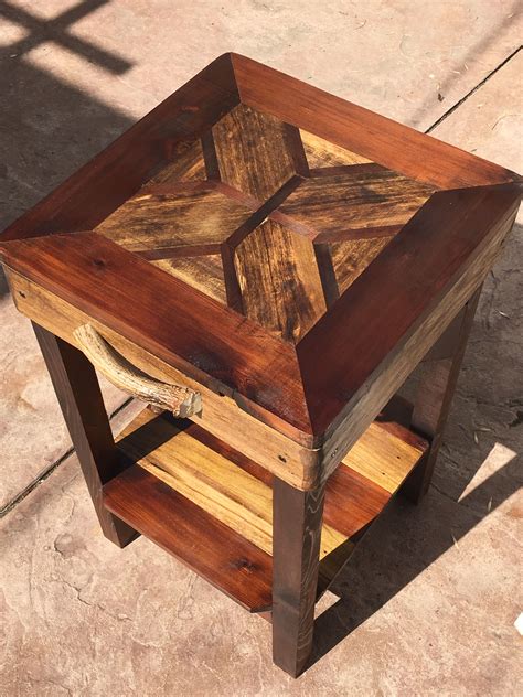 Diy End Table With Cedar And Pallet Wood Wood End Tables Wood Pallet