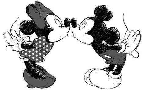 Mickey And Minnie Kiss With Images Mickey And Minnie Kissing Minnie Mickey