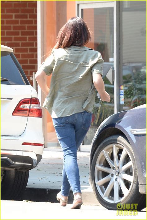 Lana Del Rey Shows Off Her Midriff While Grabbing Lunch Photo Lana Del Rey Photos