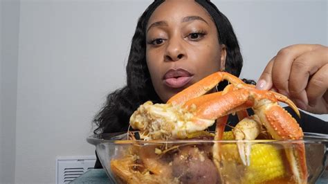 Seafood Boil Mukbang Snow Crab Legs Shrimp Corn Potatoes Youtube