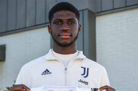 Chelsea ace Samuel Iling-Junior in Juventus transfer as 16-year-old