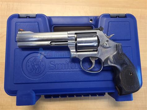 Smith And Wesson 686 Plus Deluxe 3 5 7 Magnum Series Double Action