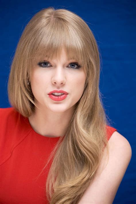 Taylor Swift A Talented Young Lady Who Plays Many Instruments And