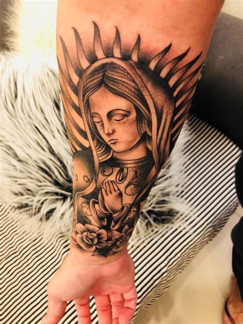 Virgen De Guadalupe Chicanas Tattoo Mary Tattoo Forarm Tattoos Forearm Sleeve Tattoos Half