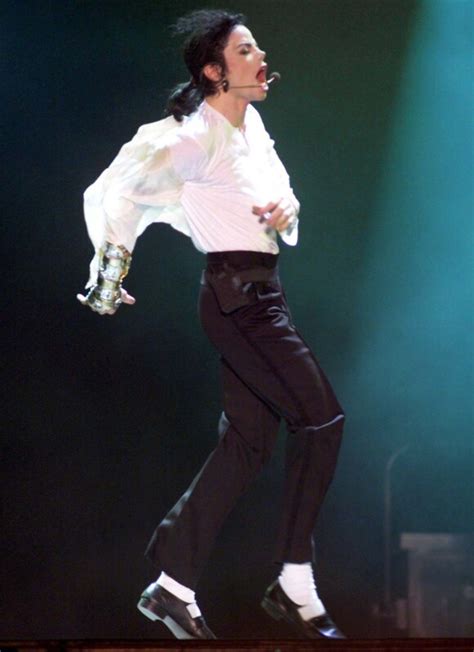 Vidéo Michael Jackson sur scène à Munich le 27 juin 1999 Purepeople