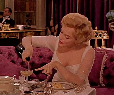A királynő keble Ideális e a pezsgőskehely a pezsgőhöz Dining Guide