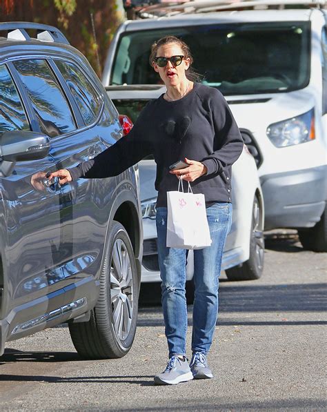 Jennifer Garner Wears T Shirt Joggers Brooks Sneakers In La