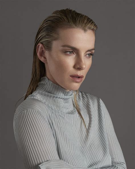 Betty Gilpin Sexy By Erik Lee Snyder In V Magazine 7 Photos The