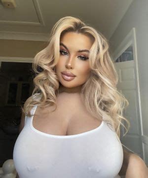 Amy Showing Off Hd Porn Pics