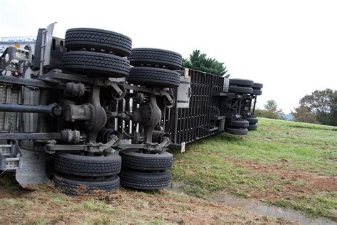 What You Need To Know About Tractor Trailer Rollover Accidents 2022