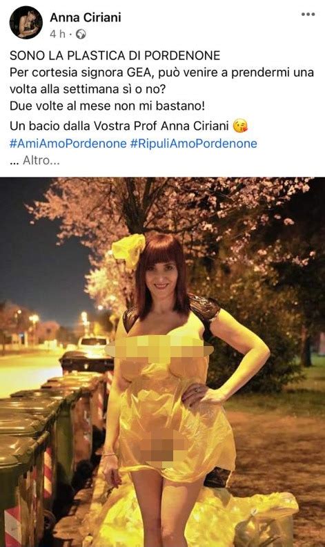 Anna Ciriani La Sexy Prof Nuda E Avvolta Dalla Plastica Per Lanciare L