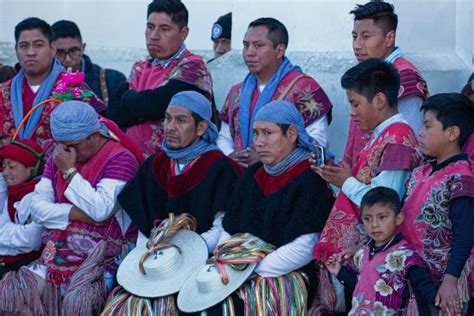 Indígenas Tzotziles Danzan Por El Día De Reyes En El Sur De México