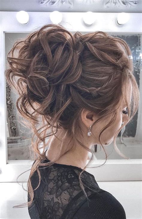 44 Messy Updo Hairstyles The Most Romantic Updo To Get An Elegant Look Chic Hairstyles