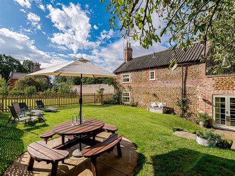 Ivy Cottage Ref Caaj In Ingoldisthorpe Norfolk English Country