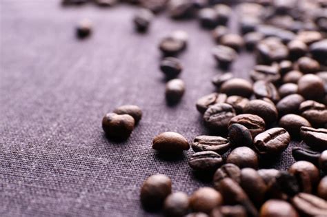 Premium Photo Roasted Coffee Grains Closeup