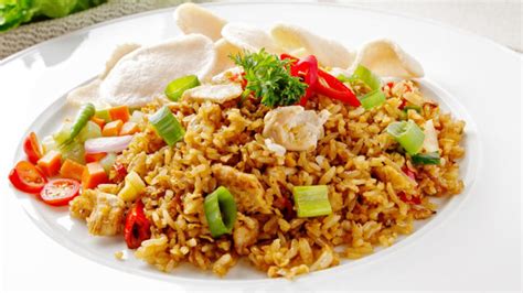 So, berikut daftar pilihan makan yang cukup praktis dan sederhana untuk disajikan saat sarapan. Resep Nasi Goreng Kampung, Menu Sarapan Praktis dan Bergizi - kumparan.com