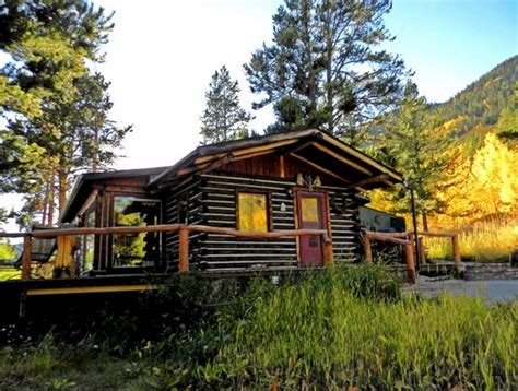 Surrounded by a grove of shimmering aspen. Colorado Vacation Cabins (Colorado Vacation Cabins) design ...