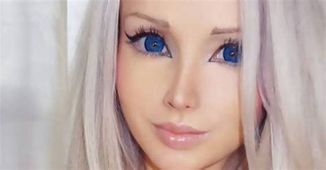 Human Barbie Valeria Lukyanova Reveals Bikini Body In New Video Huffpost Style