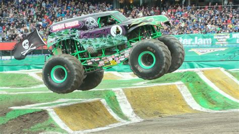 Is Grave Digger The 1st Monster Truck