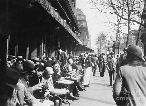Paris The Cafe Society In The 1920s Photograph By Bettmann