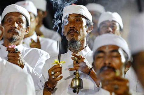 Ribuan Rohaniawan Hindu Berdoa Khusuk Untuk Kesuksesan Ktt G 20 Menitini
