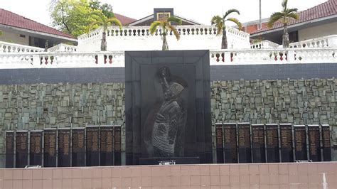 Situated along jalan dato' onn. Mohd Faiz bin Abdul Manan: Memorial Tunku Abdul Rahman Putra