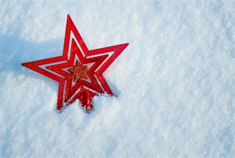 Premium Photo Christmas Star In The Snow