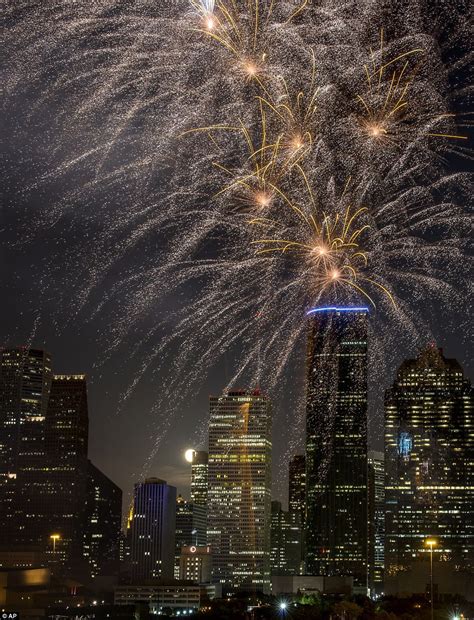 Fireworks Over America Us Celebrates Fourth Of July With Spectacular
