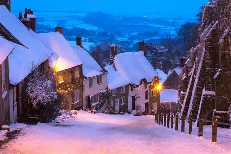 Snow On Gold Hill Shaftesbury Dorset England Gold Hill Winter Scenes