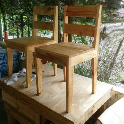 Kami mempunyai stok pallet euro yg anda boleh pilih utk kegunaan kerja2 diy anda. Gambar Kerusi Kayu - Pagar Rumah