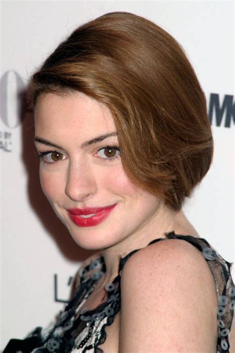 Hairstyles And Make Up Anne Hathaway Look Book Glamour Uk Unique