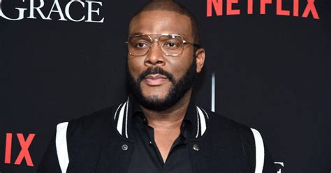 Tyler Perry Pays Grocery Bills For Elderly And High Risk Shoppers At