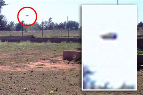 Alien Walks Around Before Jetting Off In Ufo In Shocking Photos Daily