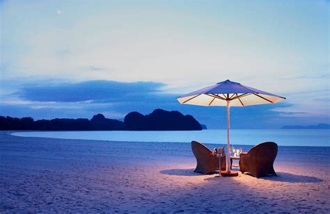 When you stay at de rhu beach resort in kuantan, you'll be on the beach and 10 minutes by foot from natural batik factory. Langkawi, The Traveler's Favorite Island in The State of ...