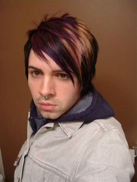 25 Short Emo Hairstyles For Guys Hairstyle Catalog