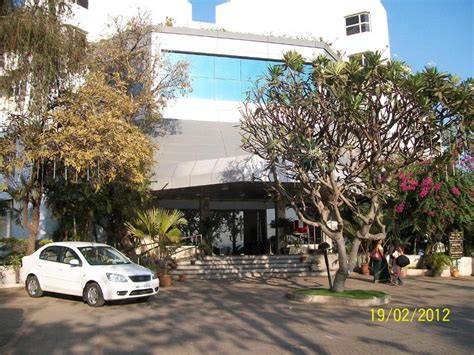 The details of it are as follows: Hotel Shahi Executive in Karad, India - reviews, prices ...