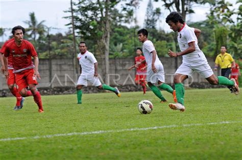 Laga Uji Coba Timnas U Antara Foto