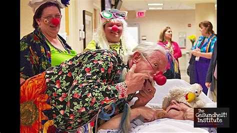 Based on the true story of a misfit medical student whose unconventional approach to healing causes headaches for the medical establishment but works wonders for the patients. Patch Adams Presents: Alternative Medicine - YouTube