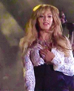 Wardrobe Malfunction Beyonce Flashes Nyc Crowd During Performance W