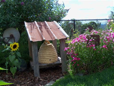 Here Is An Excellent Idea For A Bee Skep Shelter Different Roof