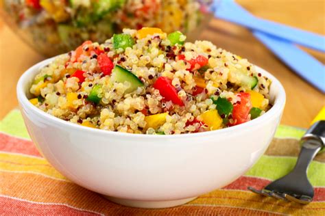 Salada de quinoa aprenda receita fácil e saborosa Ativo Saúde
