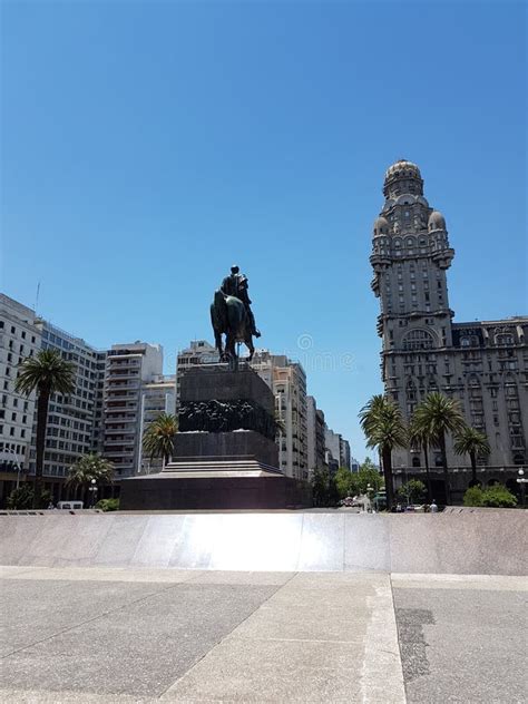 Plaza Independencia Editorial Photo Image Of Montevideo 107013456
