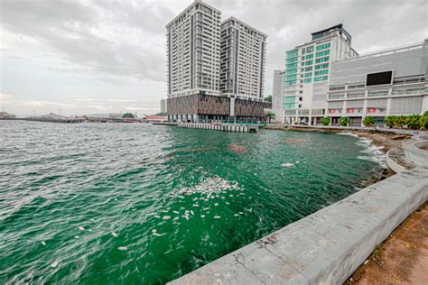 Kota ini terletak di pantai barat laut kalimantan menghadap laut cina selatan. » Kota Kinabalu op Borneo: een moderne stad in Sabah ...