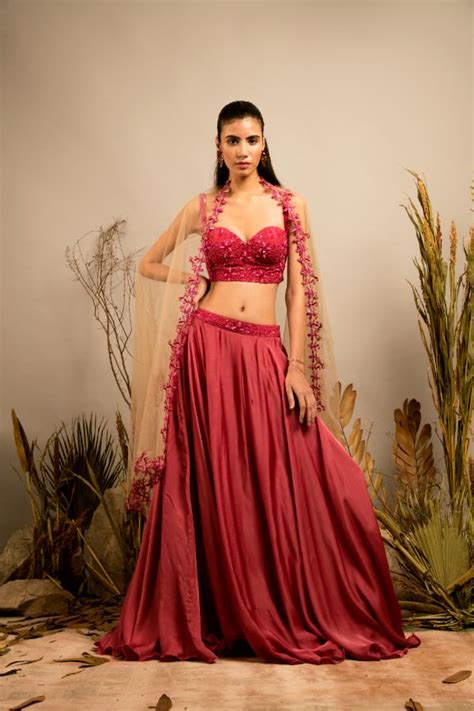 Best Ethnic Fashion Trends Looks Bold And Beautiful The Run Time
