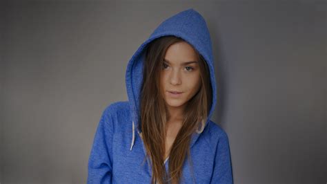 Fondos de pantalla modelo morena sombrero fotografía azul Lirio