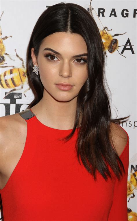 Subreddit dedicated to kendall jenner. Kendall Jenner At 2015 Fragrance Foundation Awards - Celebzz - Celebzz