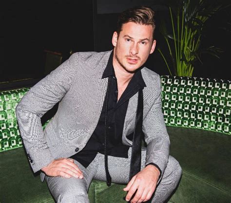 Lee appeared on the video blog wine library tv with gary vaynerchuk on may 8, 2009. Celebs Go Dating cast: 2019 new lineup confirmed!!