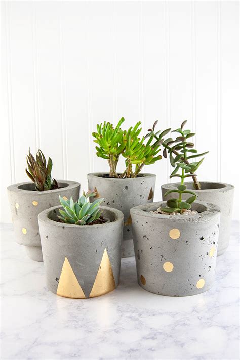 Diy cement balloon planter from artsy pretty plants. Make Concrete and Gold DIY Plant Pots