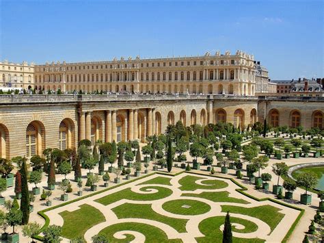 Palace Of Versailles Tourist Destinations